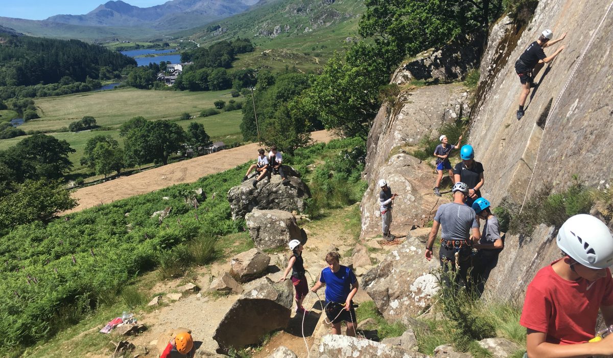 group rock-climbing-course wales